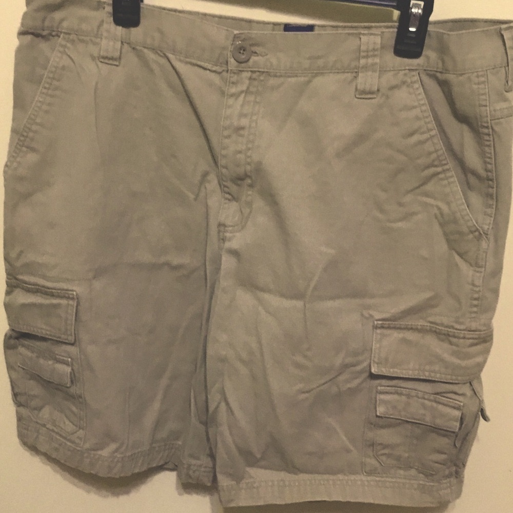 Basic Editions Cargo Shorts, Size 38.